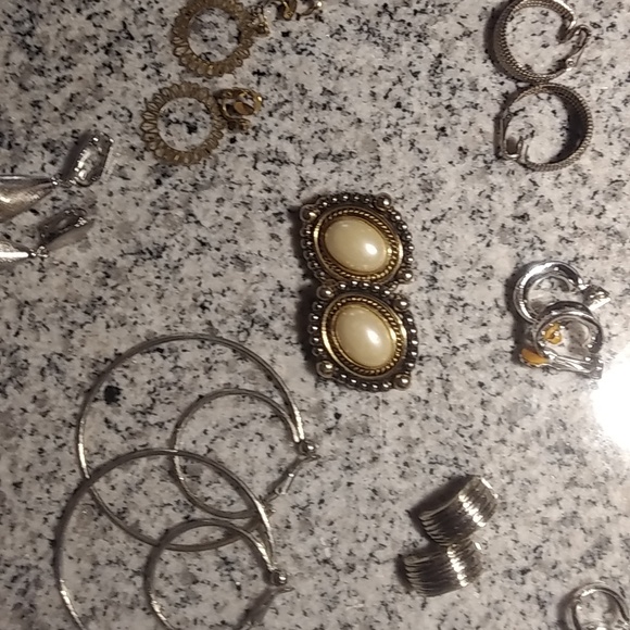 16 Pairs of Clip Earrings - Picture 3 of 3